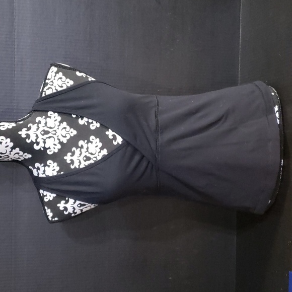 Lululemon Racerback Black Active Wear Top. Size unknown maybe M. - Picture 1 of 7